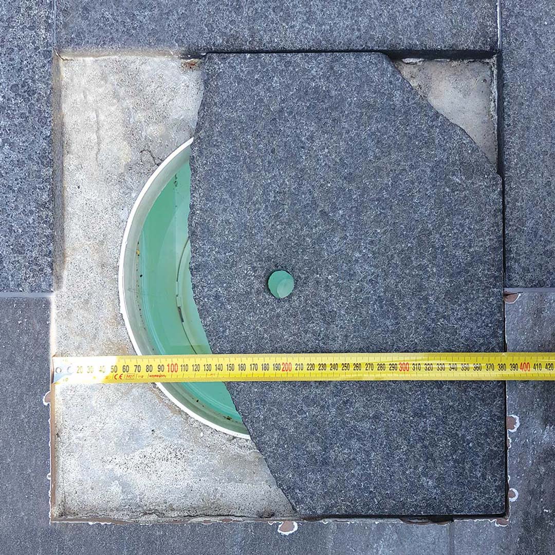 Poorly designed stone skimmer cover